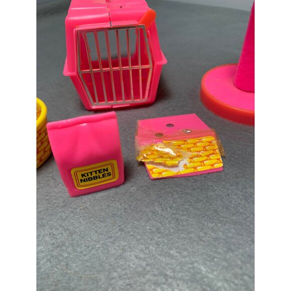 Vintage 1982 Mattel Barbie Fluff Cat Cuddly Set - Picture 3 of 12